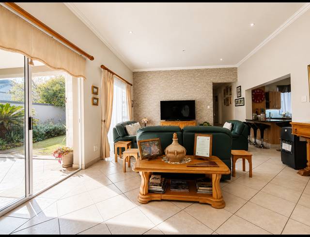 3 BEDROOM HOUSE FOR SALE IN THREE RIVERS EAST